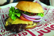 افزایش قیمت محصولات «Smashburger» جنجالی شد